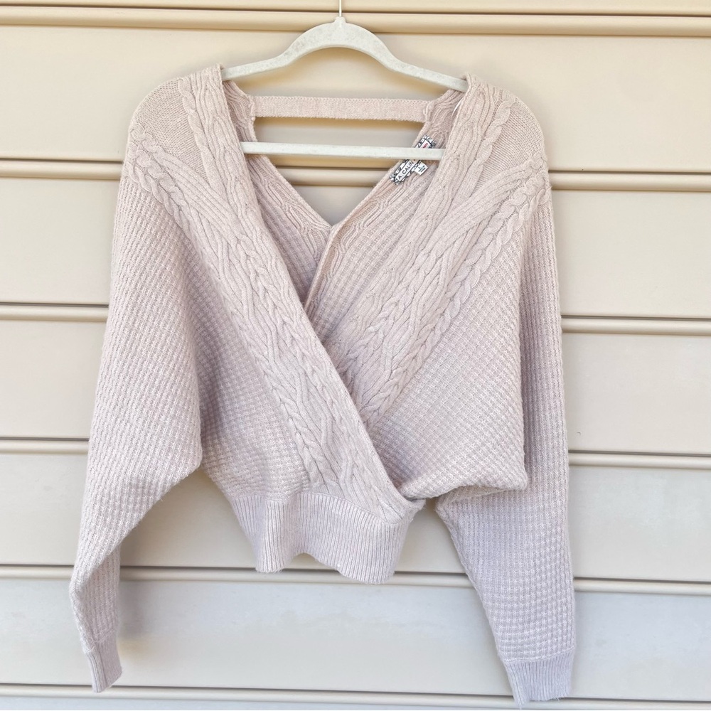 A. Calin Flying Tomato Deep V-neck Tan Relaxed Arm Knit Sweater Nylon Large